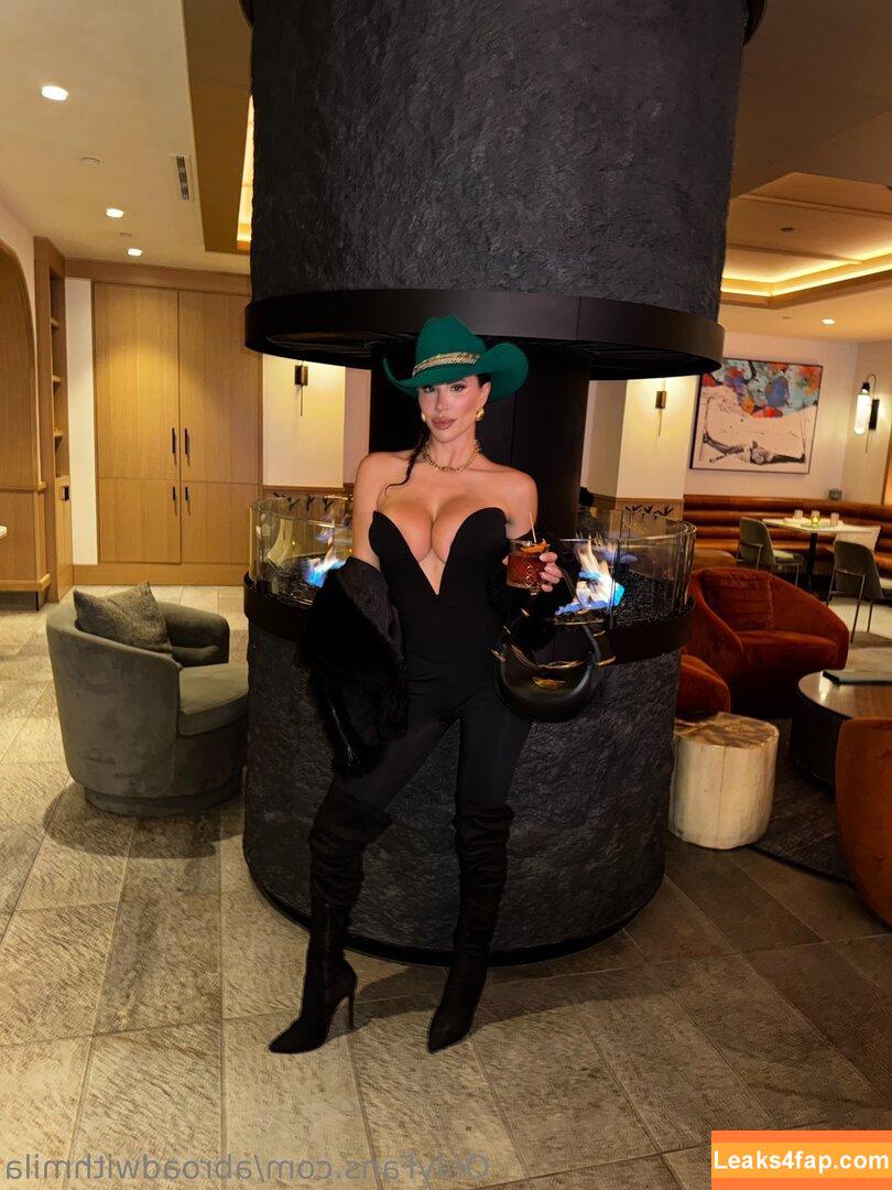 abroadwithmila / mila_travels_blog leaked photo photo #0095