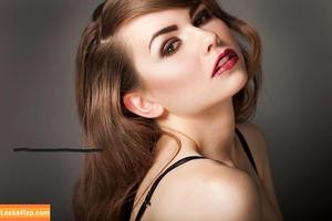Alana ASMR photo #0001