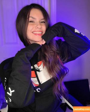 Alana ASMR photo #0011