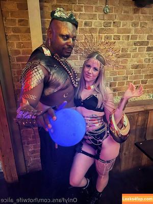 AliceinQOSland photo #0141