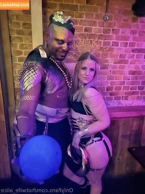 AliceinQOSland photo #0146
