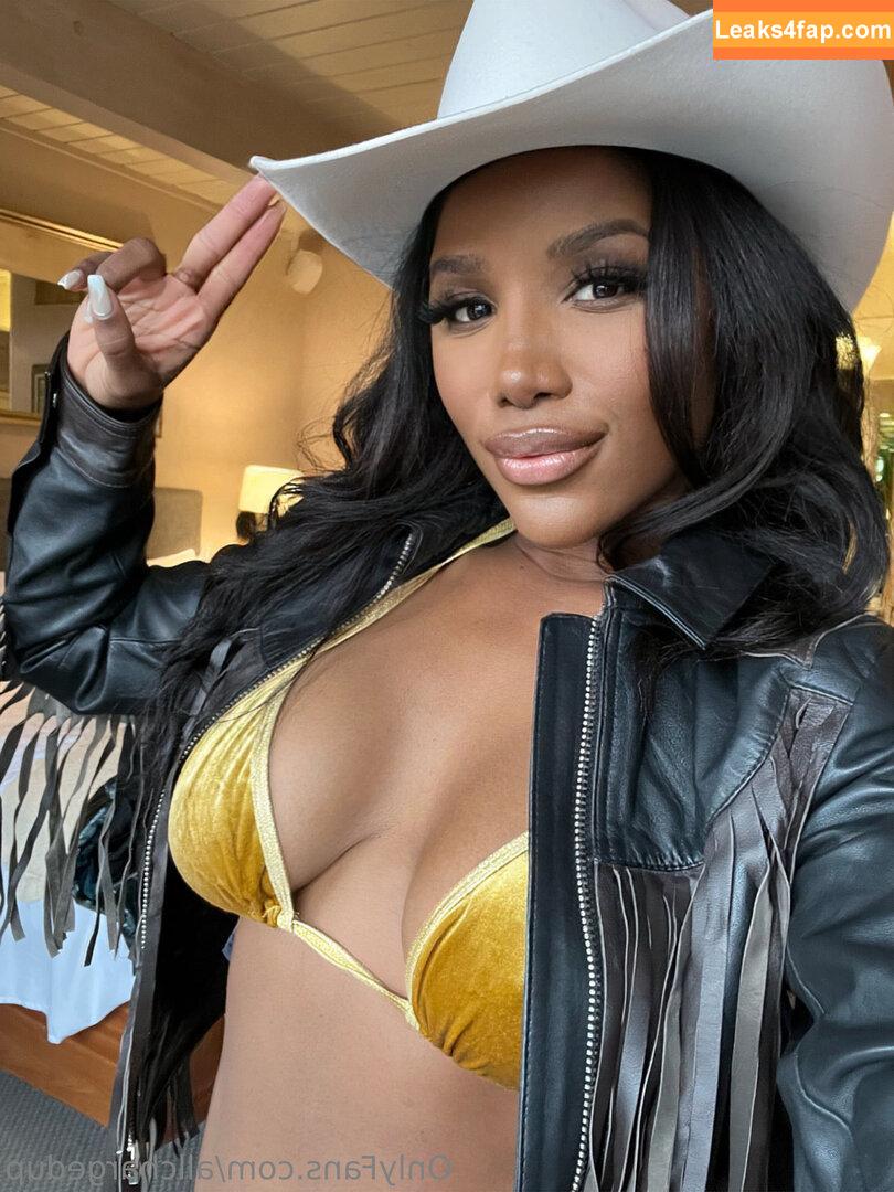 Allchargedup / Ashley Christen / sashafoxyy / toned_ash leaked photo photo #0064