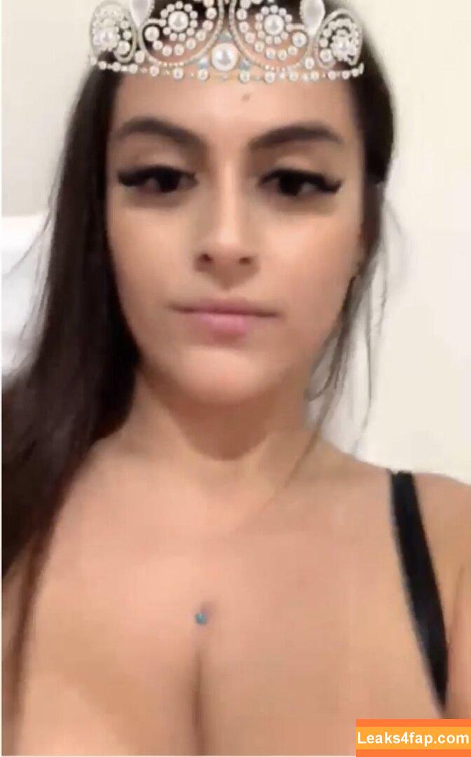 amara_xo / bratixoxoxo leaked photo photo #0002