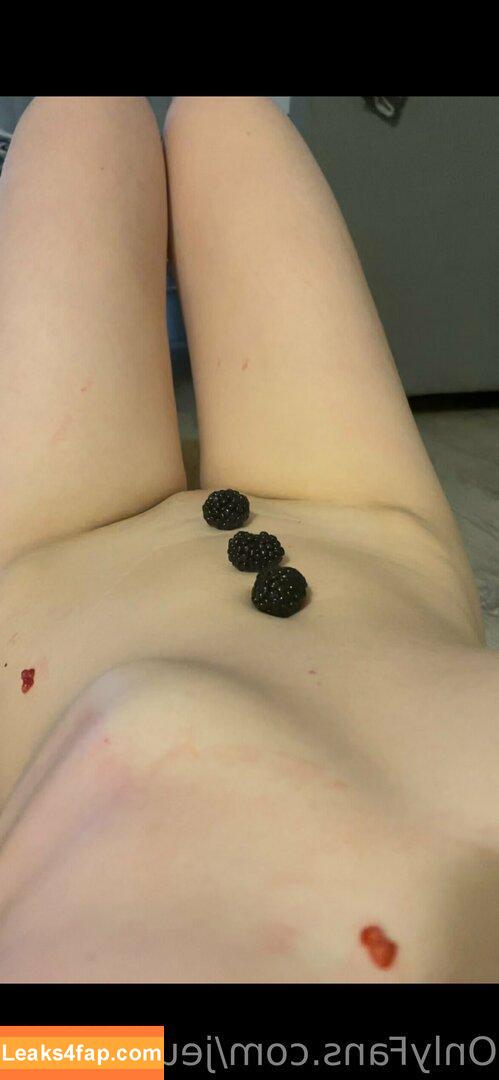 Anna Nesterenko / anna__ness3 / jeune_et_jolie leaked photo photo #0008