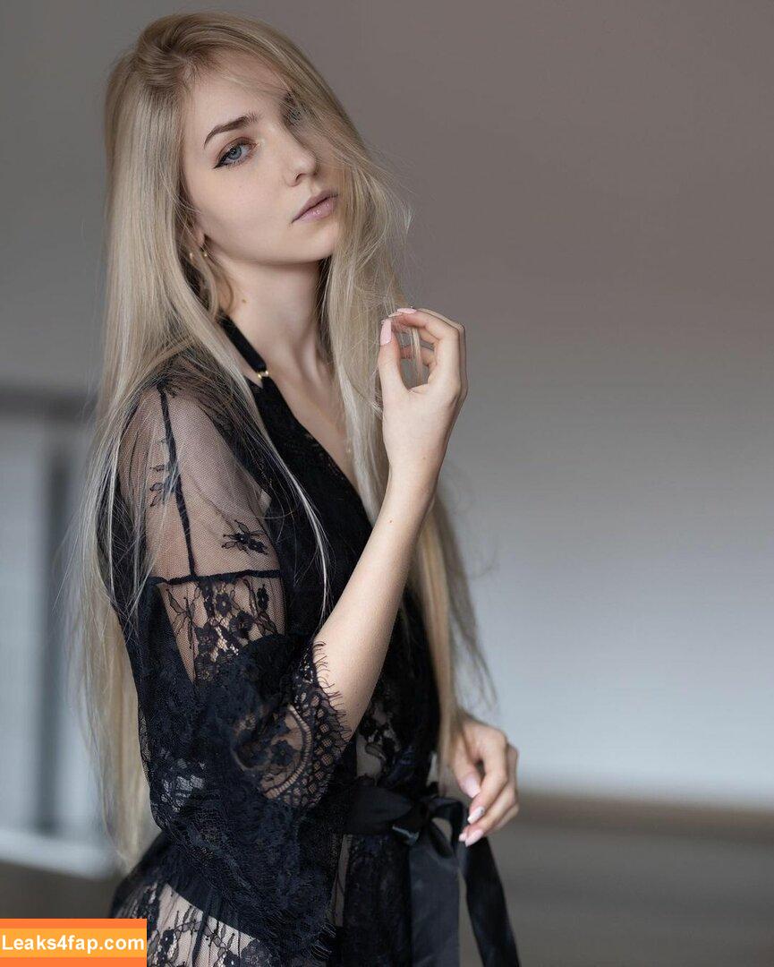 Antonia Schreiter / anto_nia._ leaked photo photo #0014