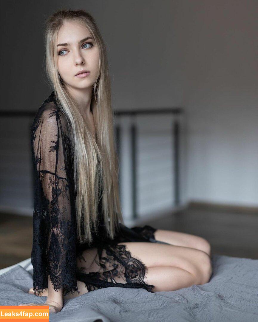 Antonia Schreiter / anto_nia._ leaked photo photo #0015