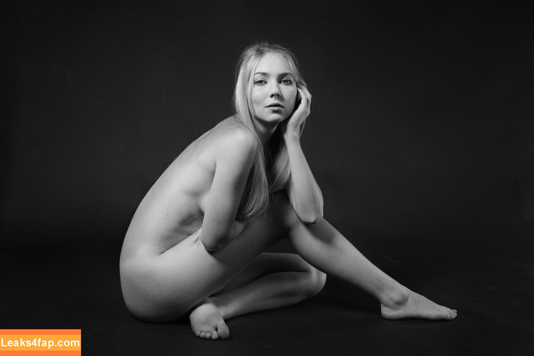 Antonia Schreiter / anto_nia._ leaked photo photo #0020