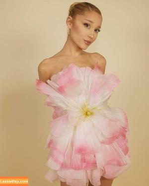 Ariana Grande photo #0353