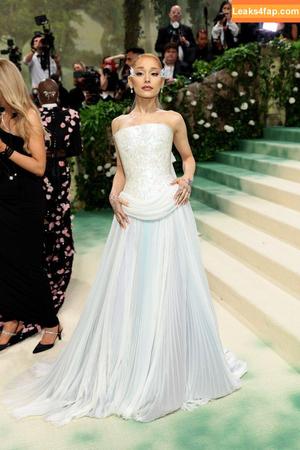 Ariana Grande photo #0410