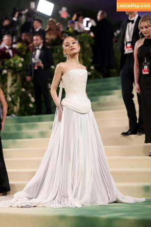 Ariana Grande photo #0411