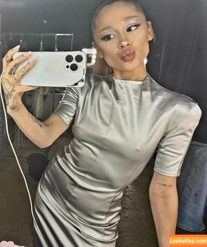 Ariana Grande photo #0701