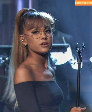 Ariana Grande photo #1019