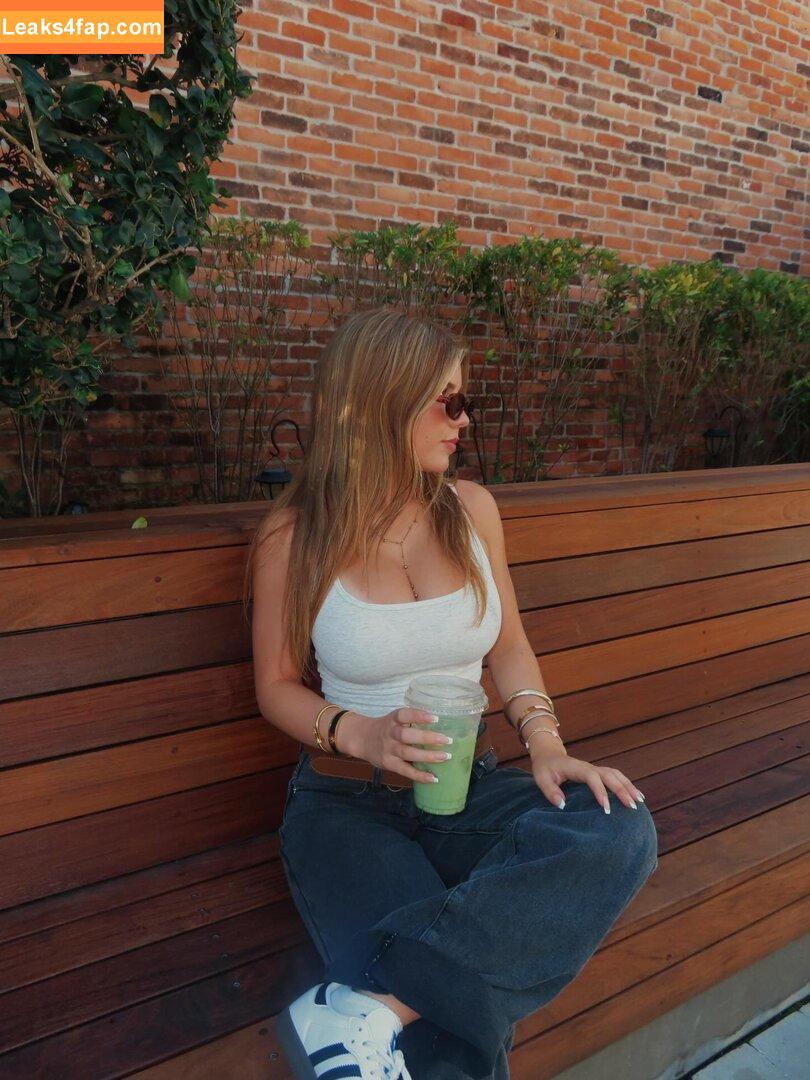 Ariana White free nudes