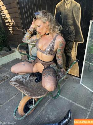 ava_austen photo #0545