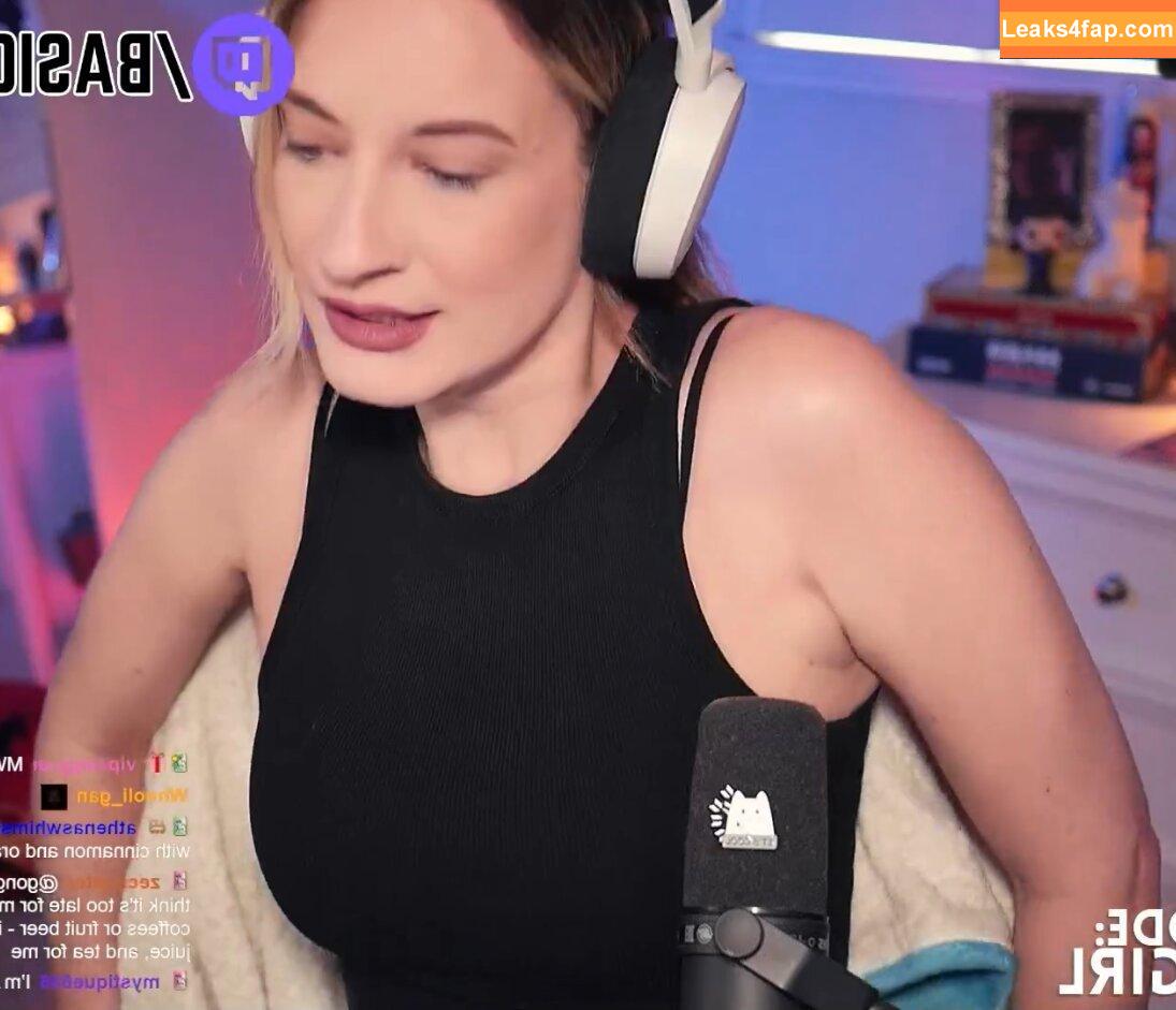 BasicWitGirl / tbhlessbasic leaked photo photo #0061
