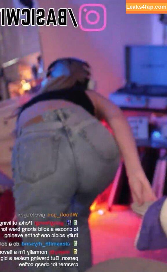 BasicWitGirl / tbhlessbasic leaked photo photo #0065