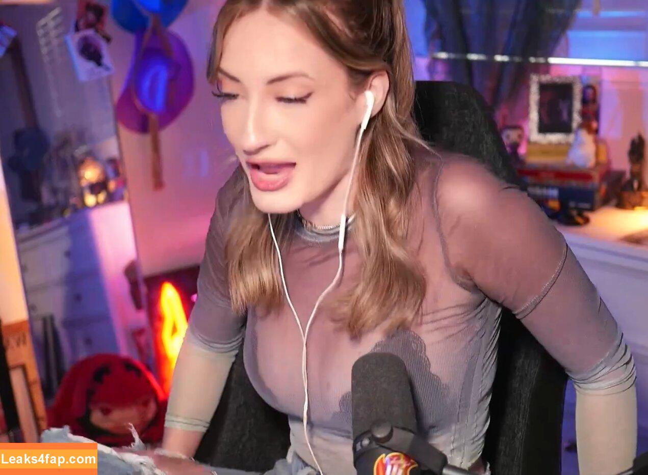 BasicWitGirl / tbhlessbasic leaked photo photo #0078