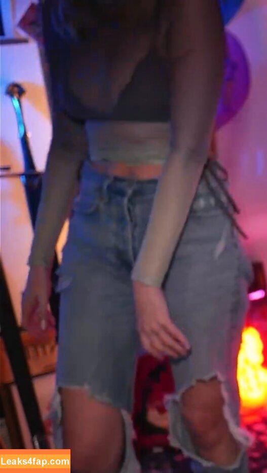 BasicWitGirl / tbhlessbasic leaked photo photo #0087