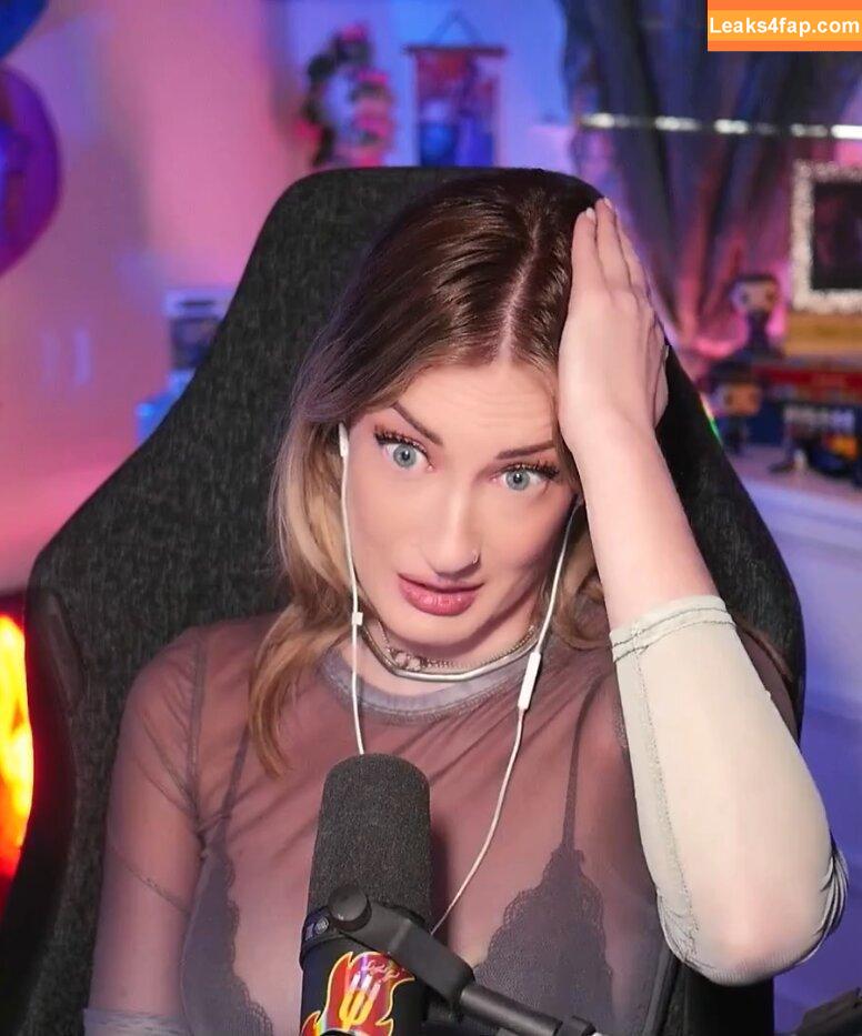 BasicWitGirl / tbhlessbasic leaked photo photo #0089