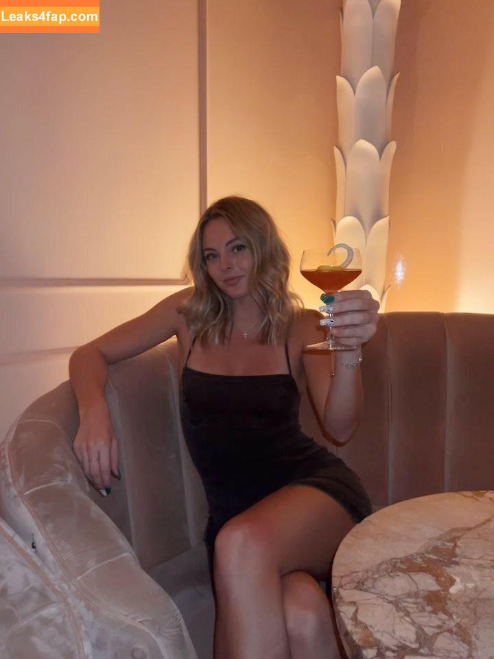 Beez ASMR / beezasmr leaked photo photo #0032