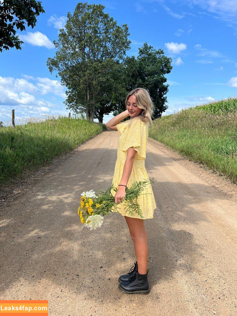 Beez ASMR / beezasmr leaked photo photo #0069