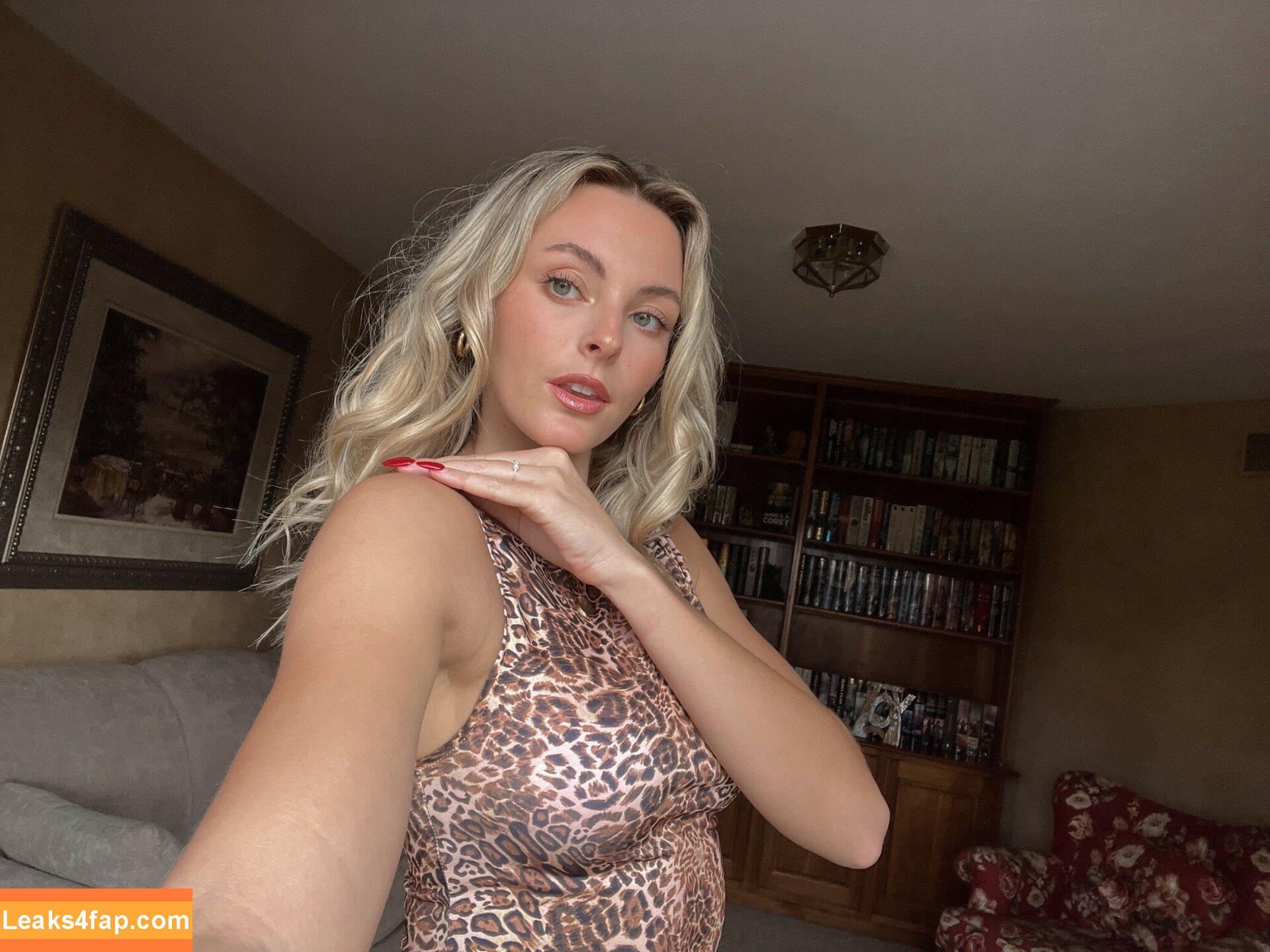 Beez ASMR / beezasmr leaked photo photo #0133