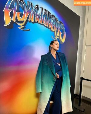 Bella Thorne photo #3791