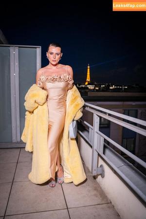 Bella Thorne photo #3881