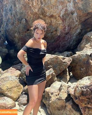 Bella Thorne photo #4702