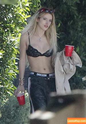 Bella Thorne photo #4724