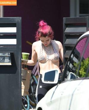 Bella Thorne photo #4759