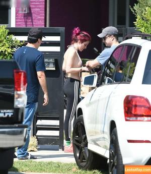 Bella Thorne photo #4760