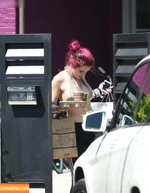 Bella Thorne photo #4762