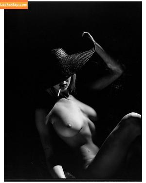 Bella White фото #0002