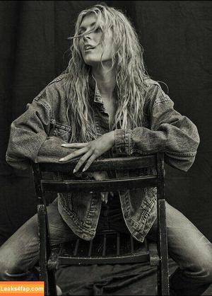 Bella White photo #0444