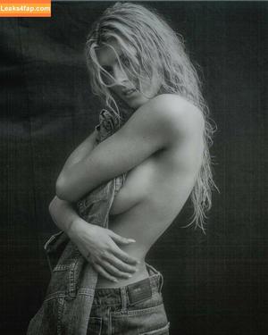 Bella White photo #0448