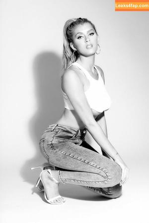 Bella White photo #0454