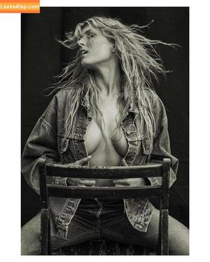 Bella White photo #0457