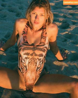 Bella White photo #0470