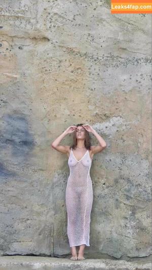 Bella White photo #0483