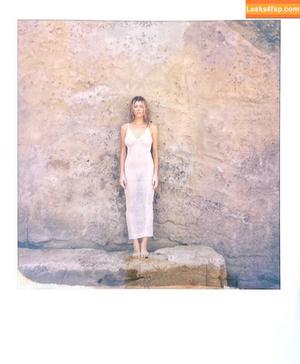 Bella White photo #0484