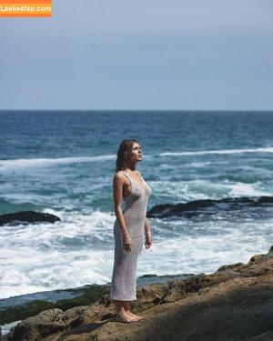 Bella White photo #0485