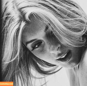 Bella White photo #0626