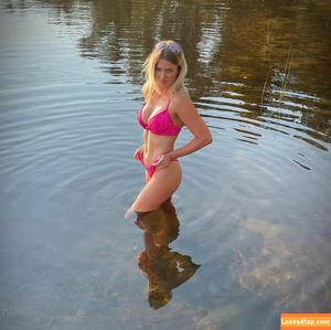bellahasmorefun photo #0065