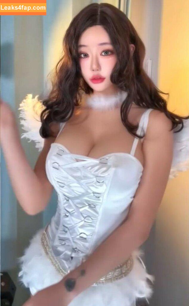 Berry / berry_is_blooming leaked photo photo #0411
