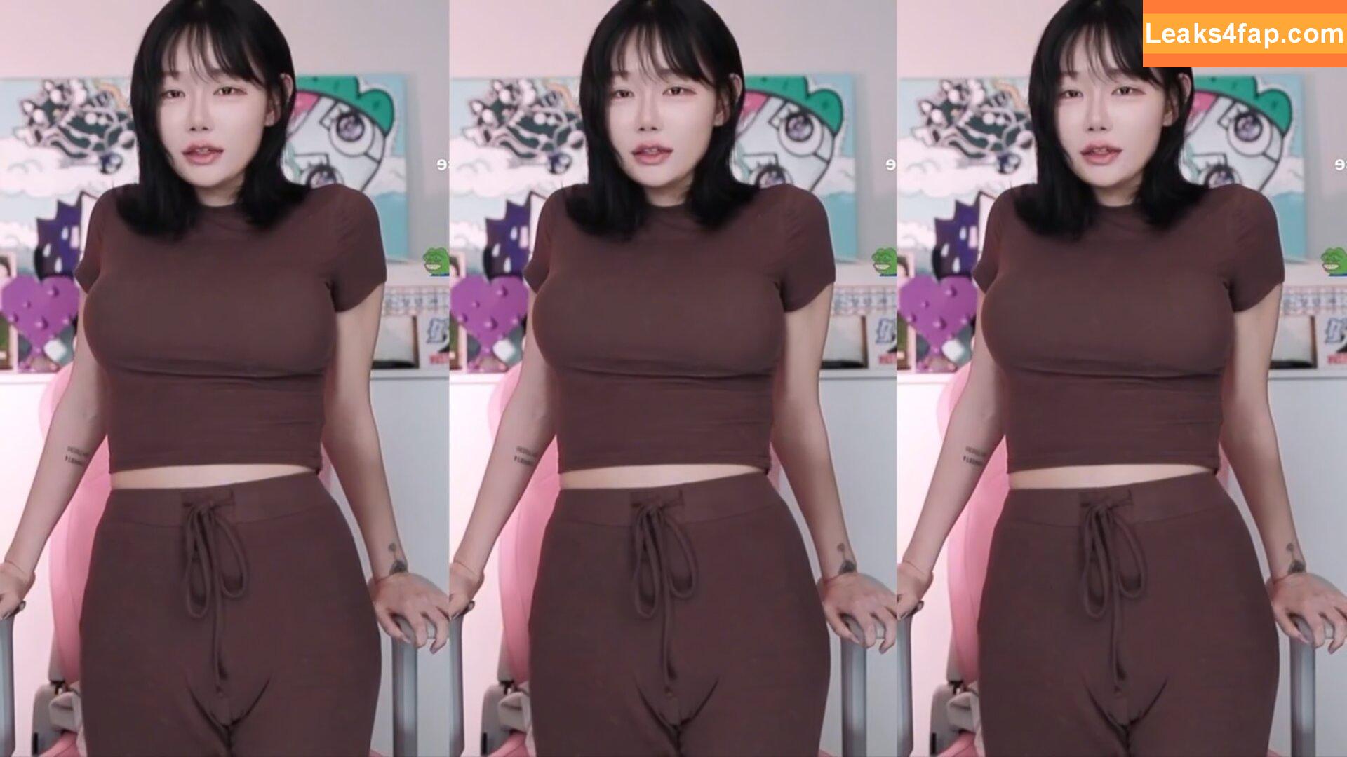 Berry / berry_is_blooming leaked photo photo #0685