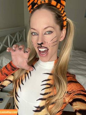 Blonde Mel photo #0081