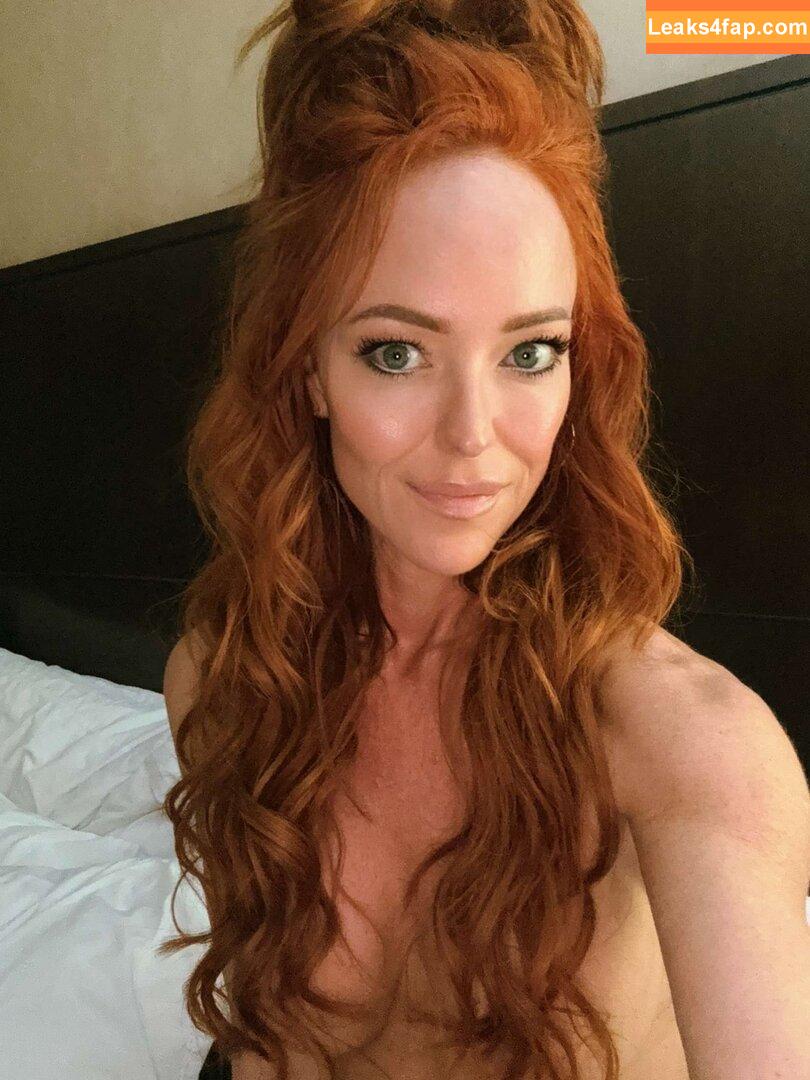 Blushing Dakota /  leaked photo photo #0015