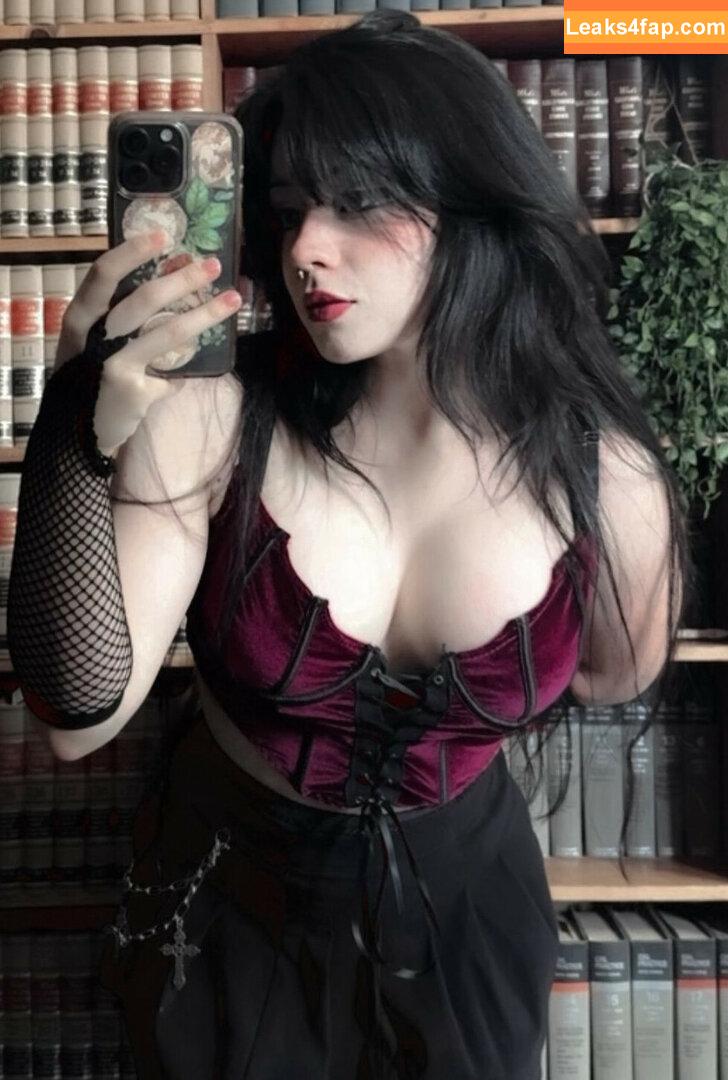 BuffGothMom / xohmygoth leaked photo photo #0003