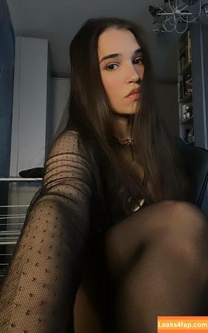 Camilla photo #0110